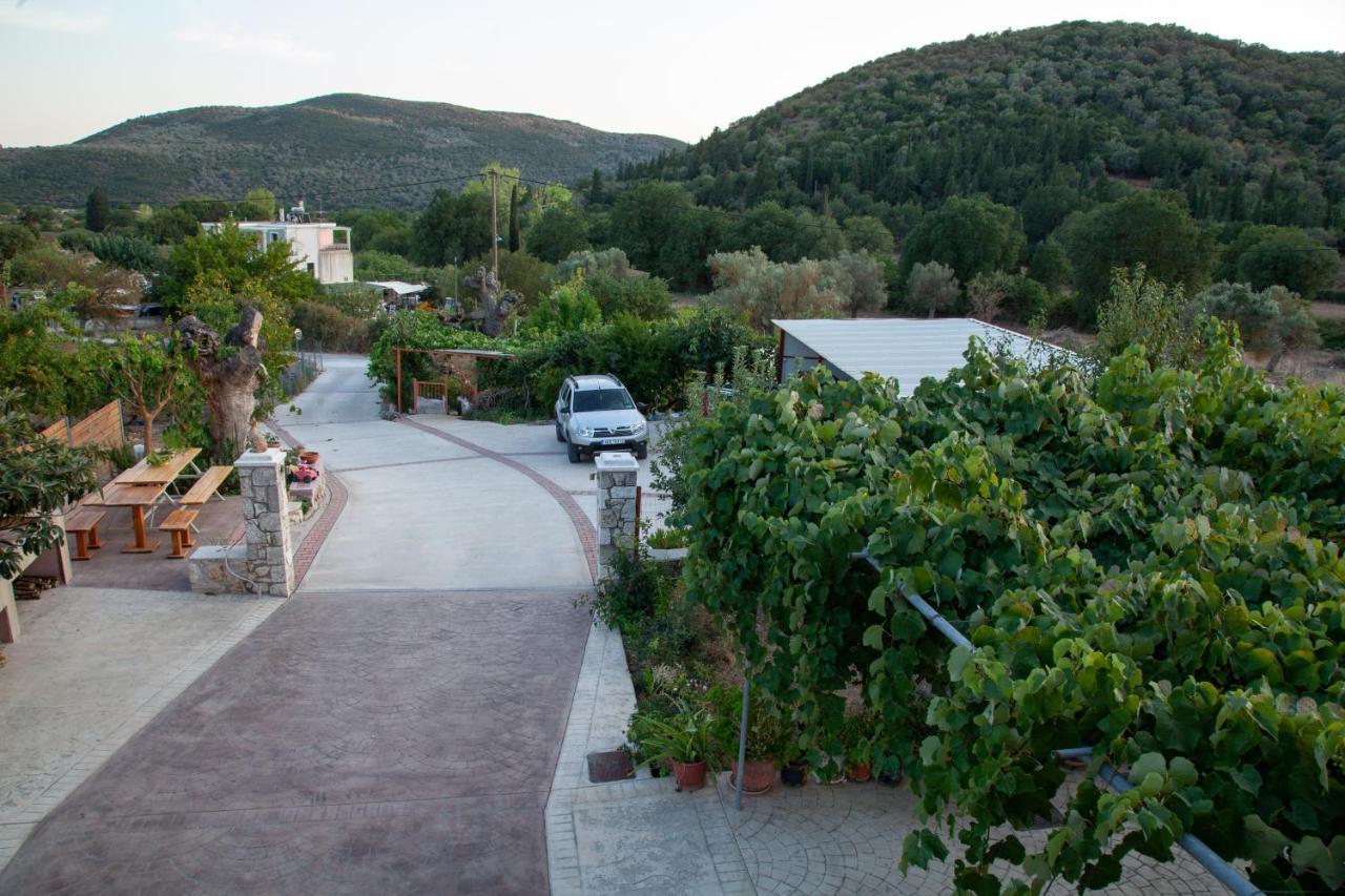 Tsoutsis Apartments Marantochori Exterior foto