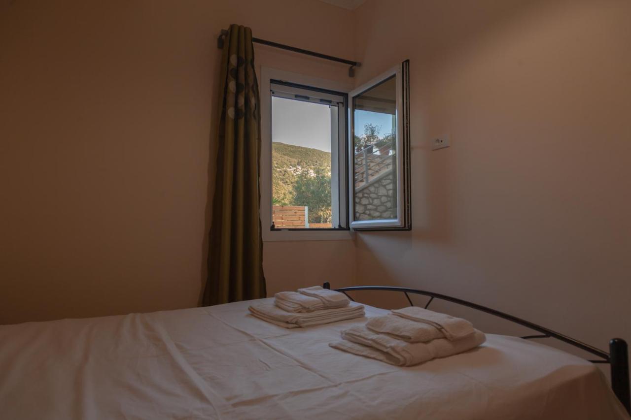 Tsoutsis Apartments Marantochori Quarto foto