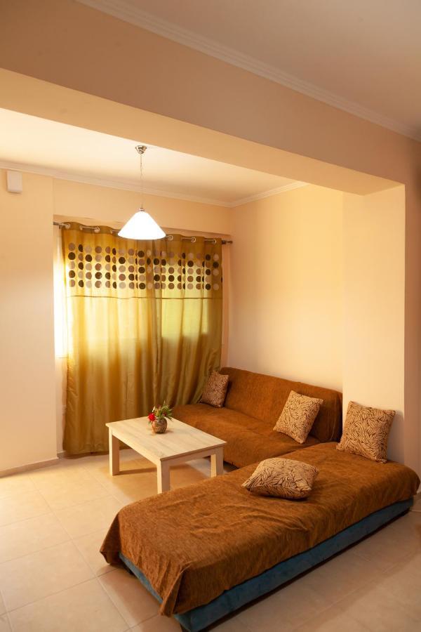 Tsoutsis Apartments Marantochori Exterior foto
