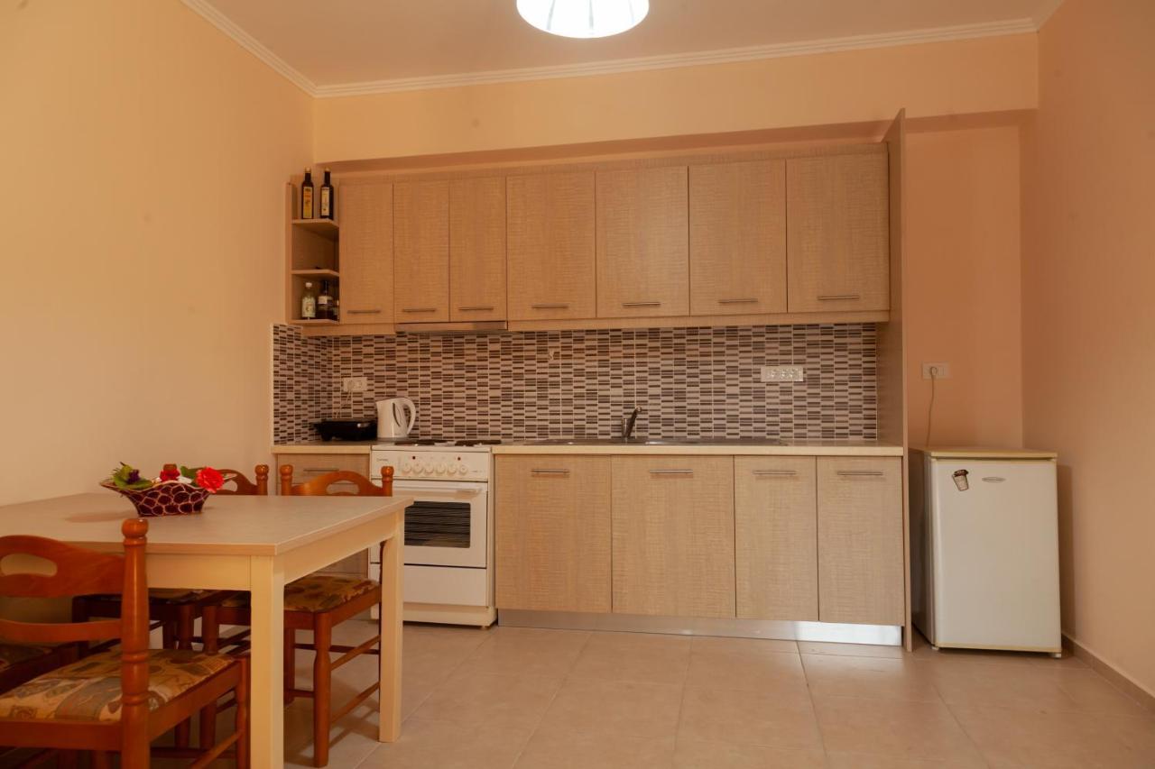Tsoutsis Apartments Marantochori Exterior foto