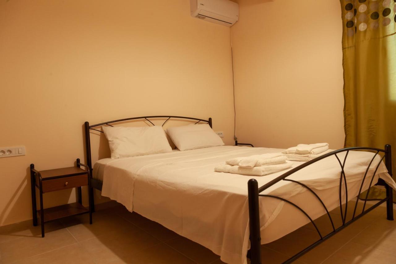 Tsoutsis Apartments Marantochori Quarto foto
