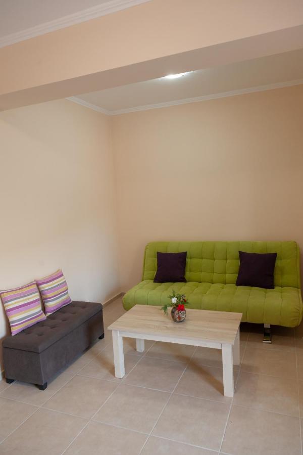 Tsoutsis Apartments Marantochori Quarto foto
