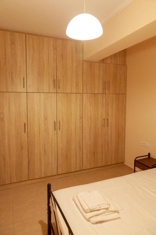 Tsoutsis Apartments Marantochori Quarto foto