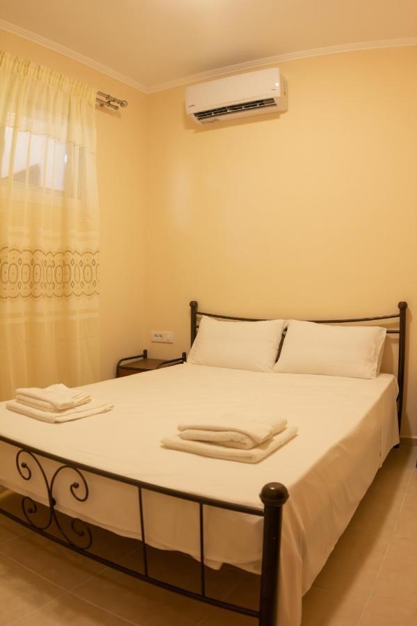 Tsoutsis Apartments Marantochori Quarto foto
