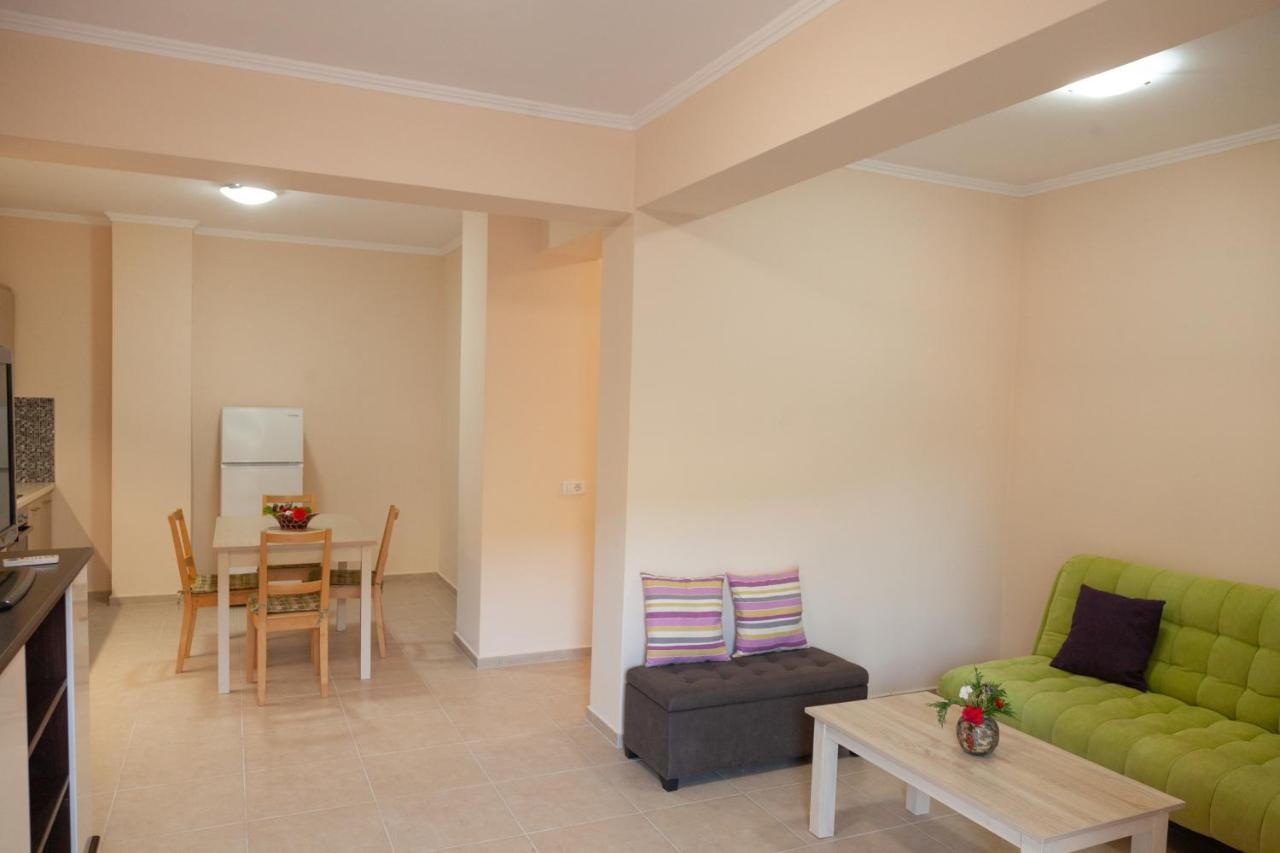 Tsoutsis Apartments Marantochori Exterior foto